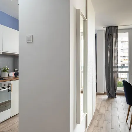 Al Solidarnosci 42 Superapart - With Balcony * وارسو