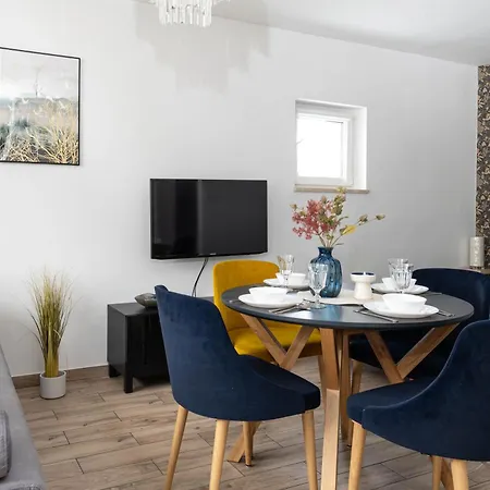 아파트 Al Solidarnosci 42 Superapart - With Balcony 바르샤바