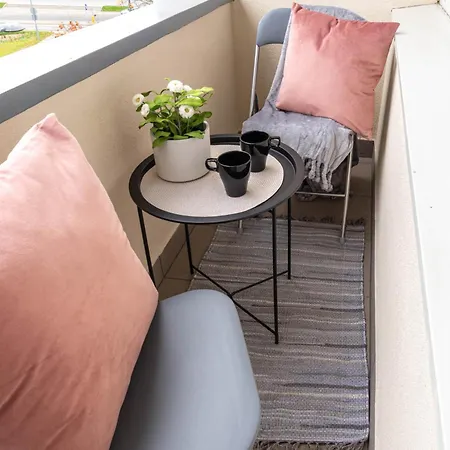 Al Solidarnosci 42 Superapart - With Balcony דירה *